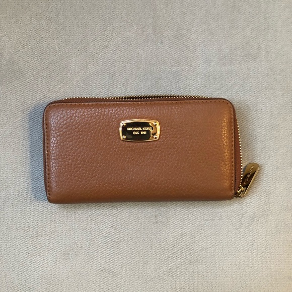 Michael Kors Handbags - Michael Kors Wallet/ Clutch